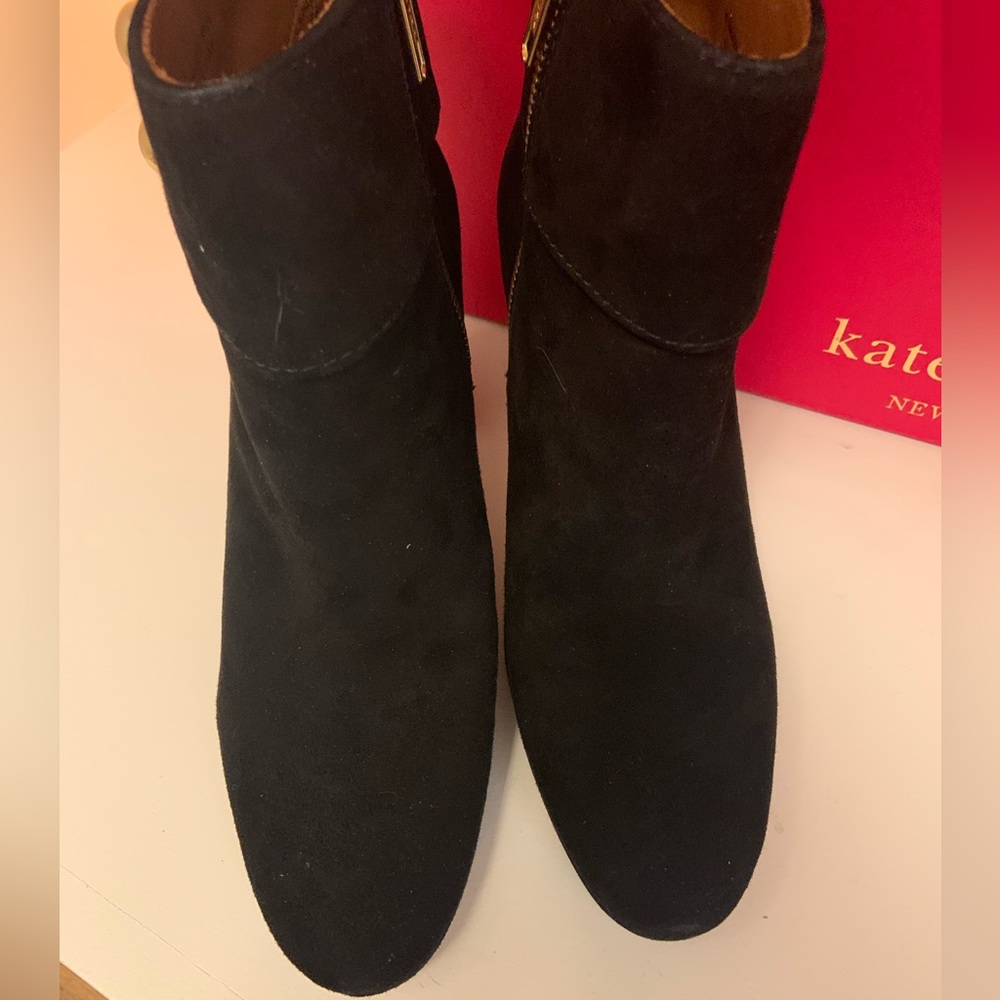Excellent Kate Spade Short Boots in Black Kid Suede with gold buttons. Size 8.5 - Picture 4 of 5